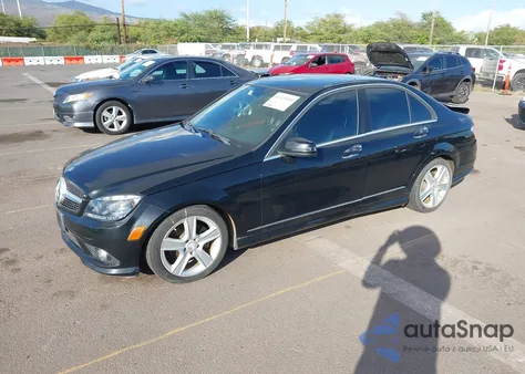 2011 Mercedes-Benz C 300 Luxury 4Matic/Sport 4Matic z USA, uszkodzony, nr VIN WDDGF8BB8BF656365